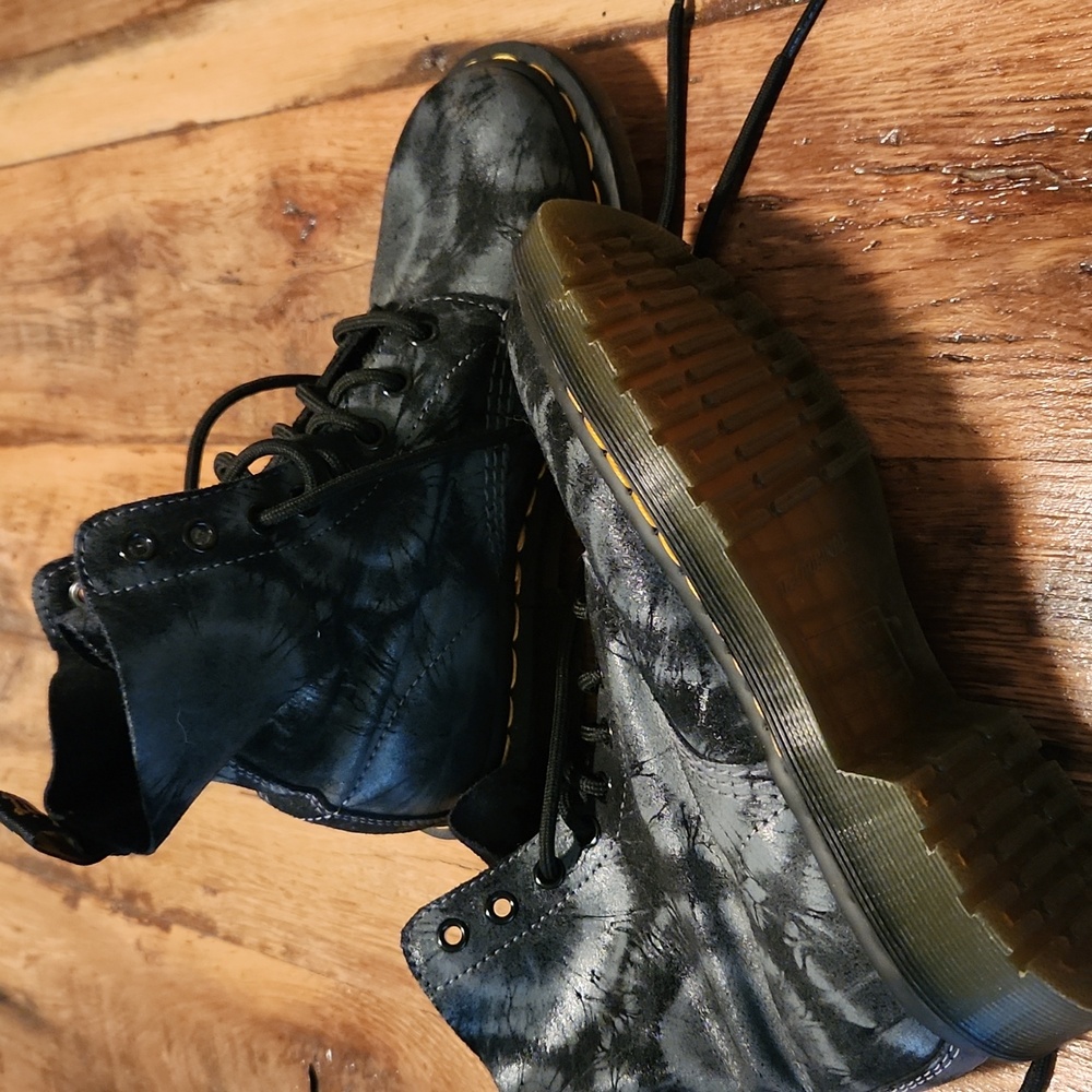 Dr.Martens women's size 7 1460 Pascal tie dye black+charcoal boots EUC